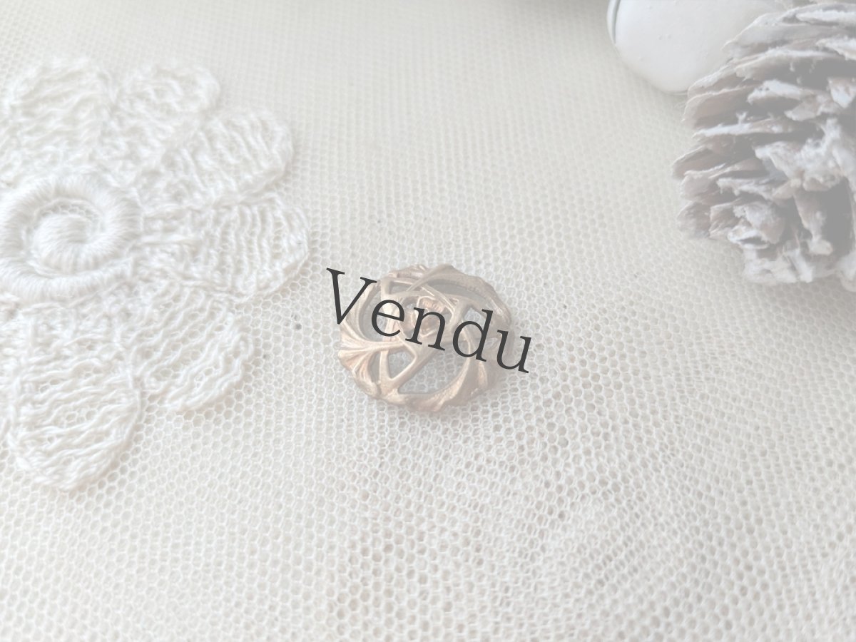 画像2: フランスアンティーク  型押しメタルボタン アール=ヌーヴォー 19mm (2)