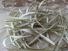 画像3: フランス 1900年前後  台紙巻きリボン刺繍用シルクリボン グリーングラデ 656cm (3)