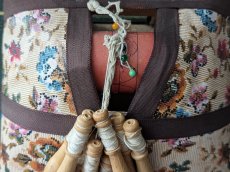 画像3: フランスヴィンテージ　レース職人の小型クッション台 Carreau de dentellière (3)