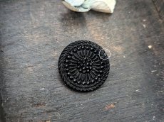 画像5: フランス1900年前後 フレンチジェットボタン ロゼット模様 22mm (5)