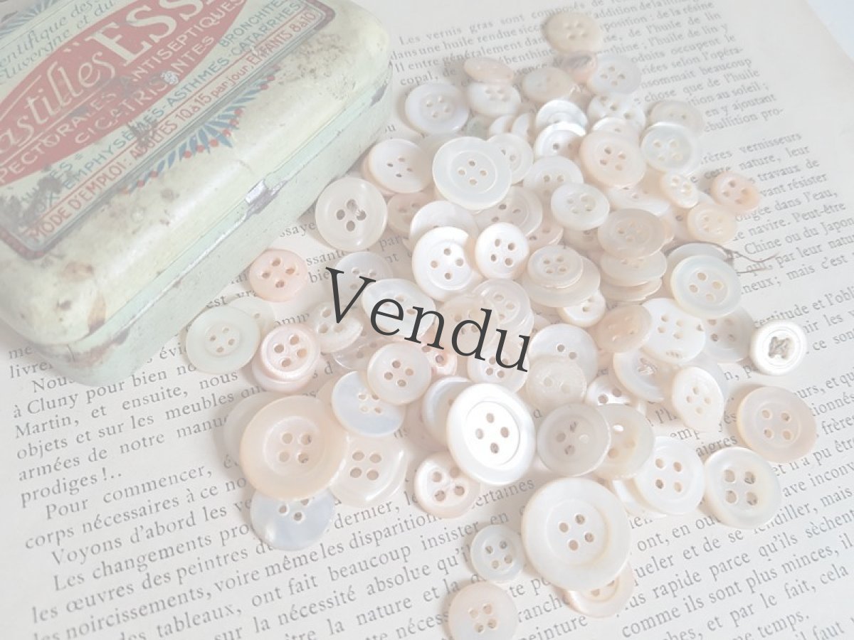 画像2: アンティーク　Tin缶入り　貝ボタンアソート (2)