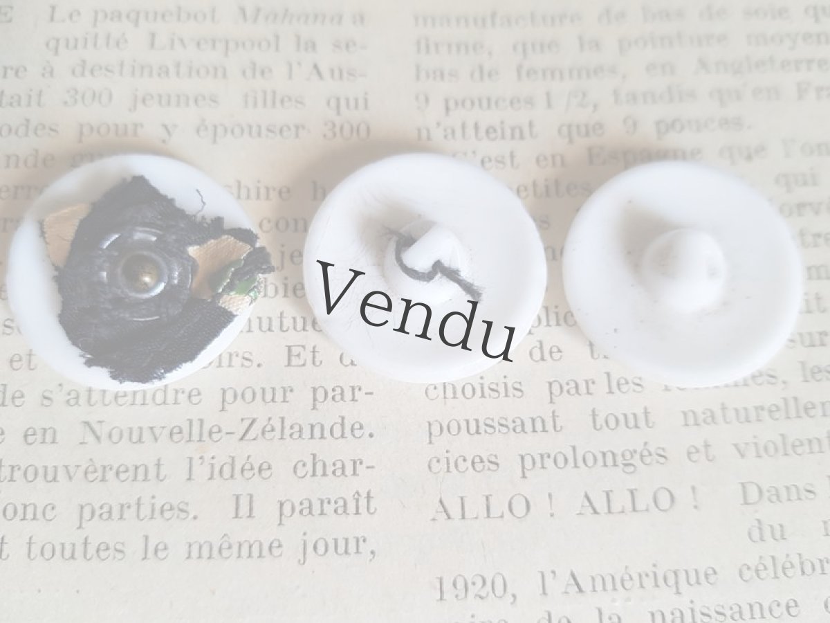 画像5: ヴィンテージ　ピュアホワイトのガラスボタン 23mm (5)