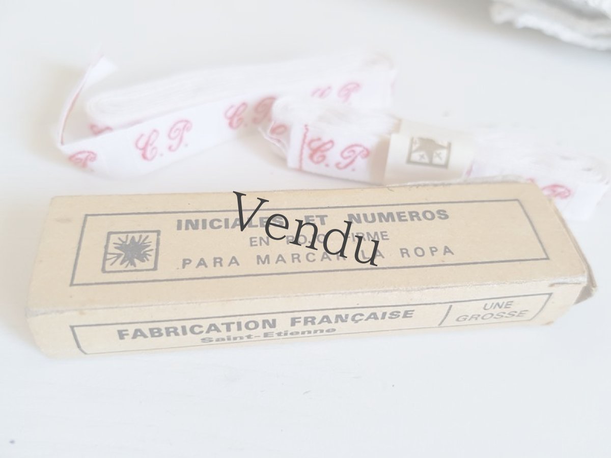 画像4: アンティーク　イニシャルテープリボン箱入り2本組み 《CP》 (4)