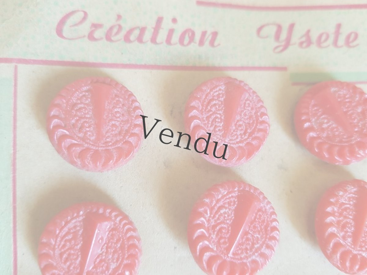 画像3: ヴィンテージ　オリエンタルなボタンシート赤 (3)