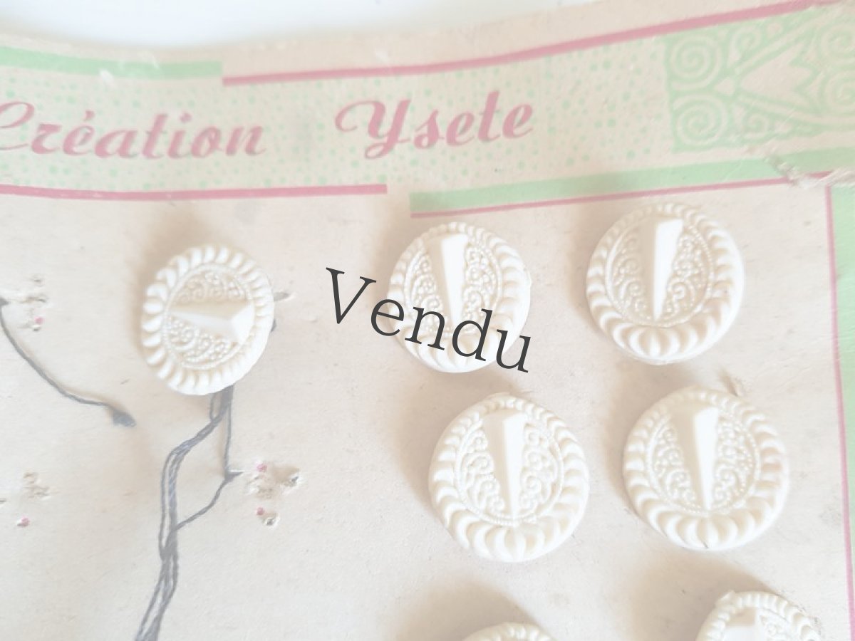 画像4: ヴィンテージ　オリエンタルなボタンシート白 (4)