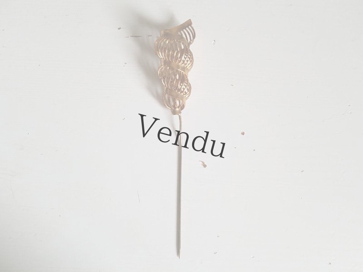 画像3: ヴィンテージ　貝のようなぐるぐるハットピン 12.3cm (3)