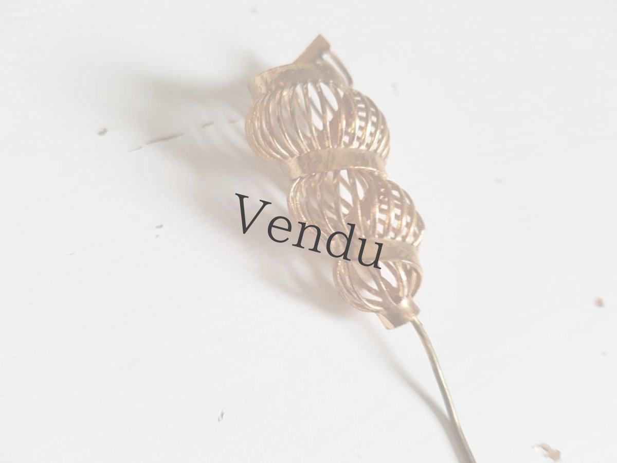 画像2: ヴィンテージ　貝のようなぐるぐるハットピン 12.3cm (2)