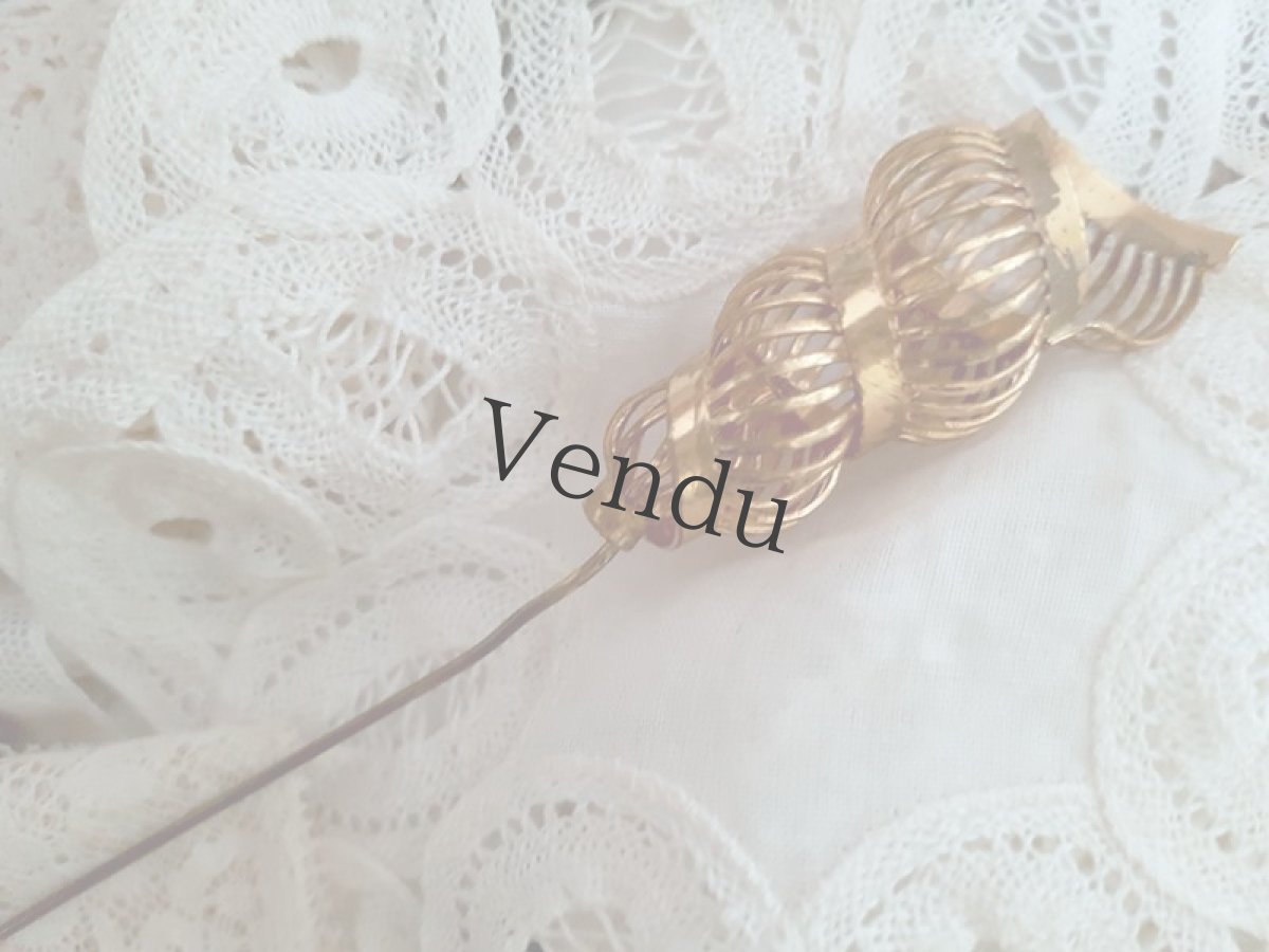 画像4: ヴィンテージ　貝のようなぐるぐるハットピン 12.3cm (4)