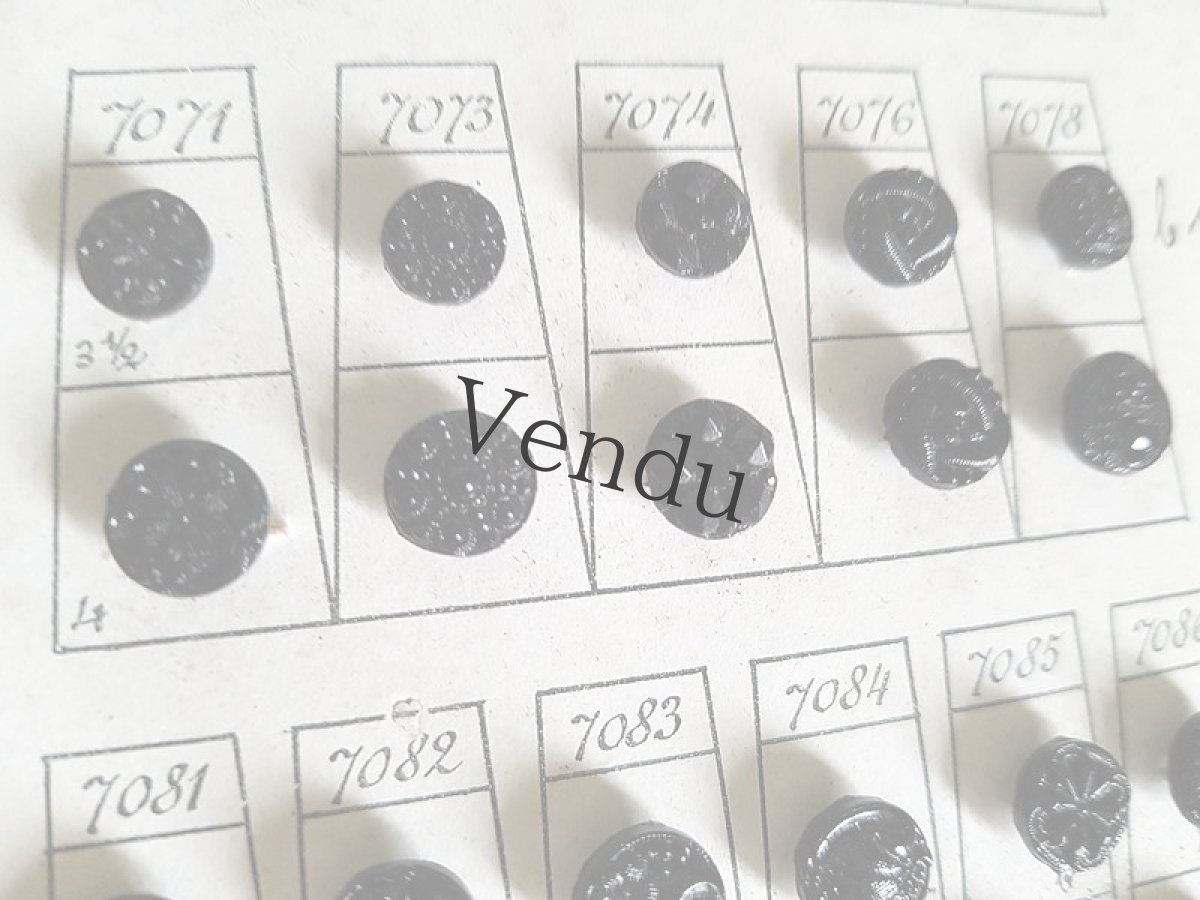 画像5: フランス 19世紀末 フレンチジェットボタンシート 75個 (5)