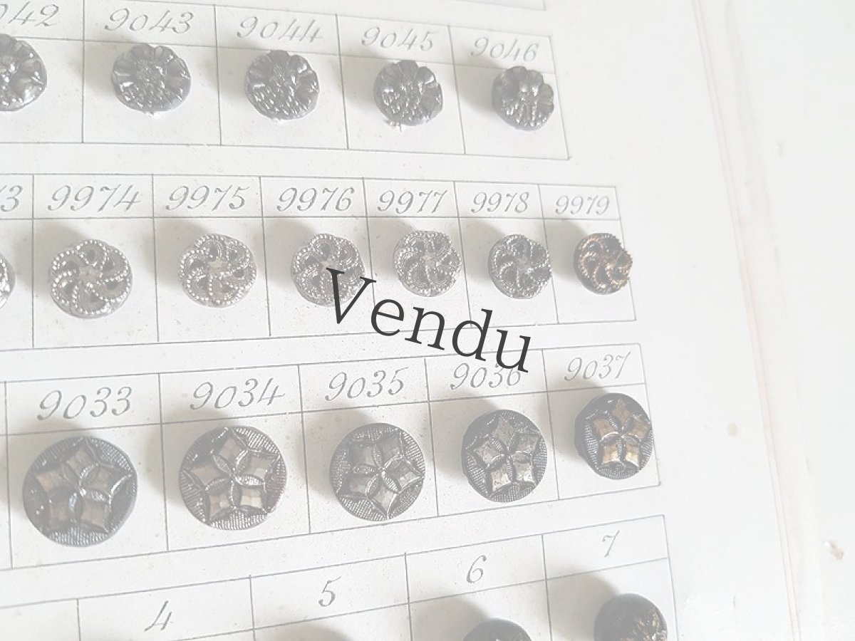 画像8: フランス 19世紀末 金彩・銀彩のフレンチジェットボタンシート 85個 (8)