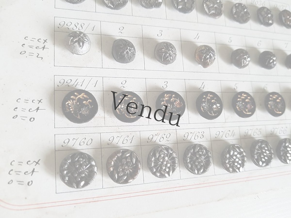 画像9: フランス 19世紀末 金彩・銀彩のフレンチジェットボタンシート 85個 (9)