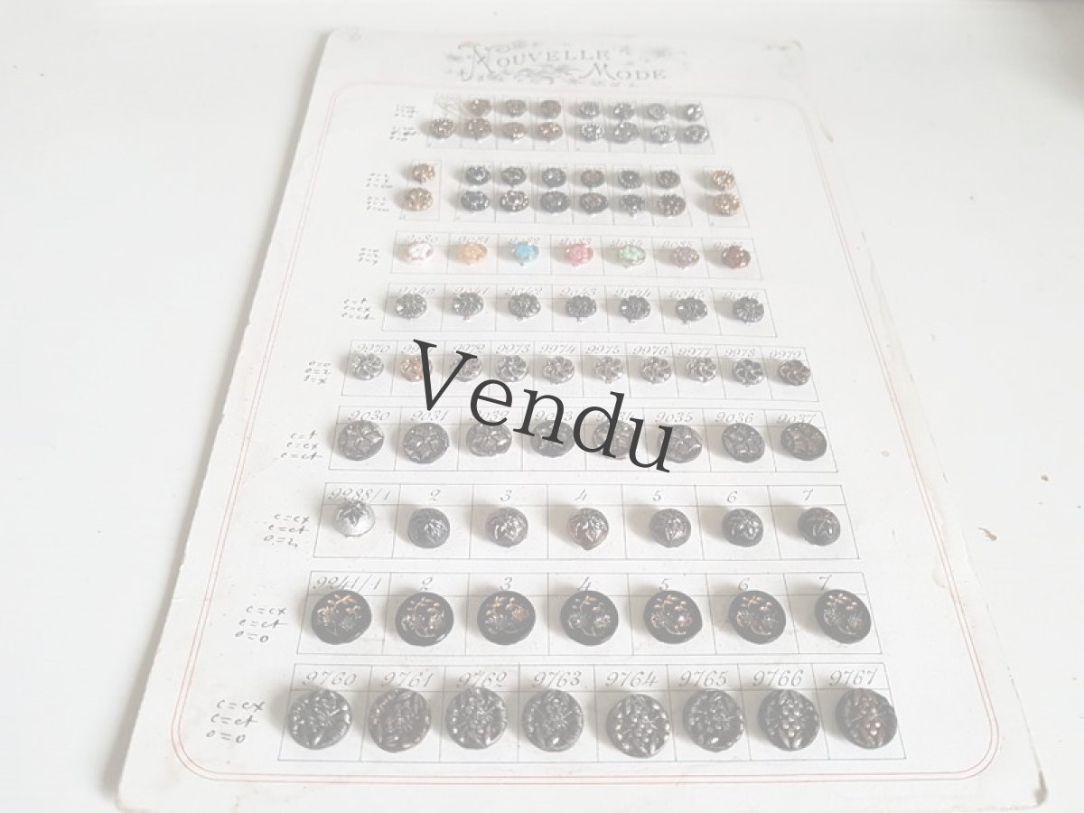 画像11: フランス 19世紀末 金彩・銀彩のフレンチジェットボタンシート 85個 (11)