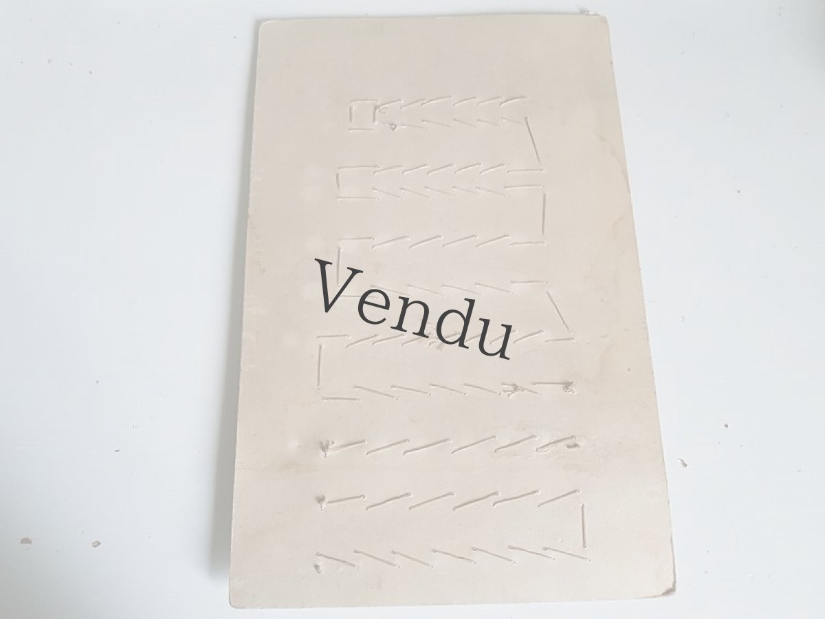 画像15: フランス 19世紀末 金彩・銀彩のフレンチジェットボタンシート 85個 (15)