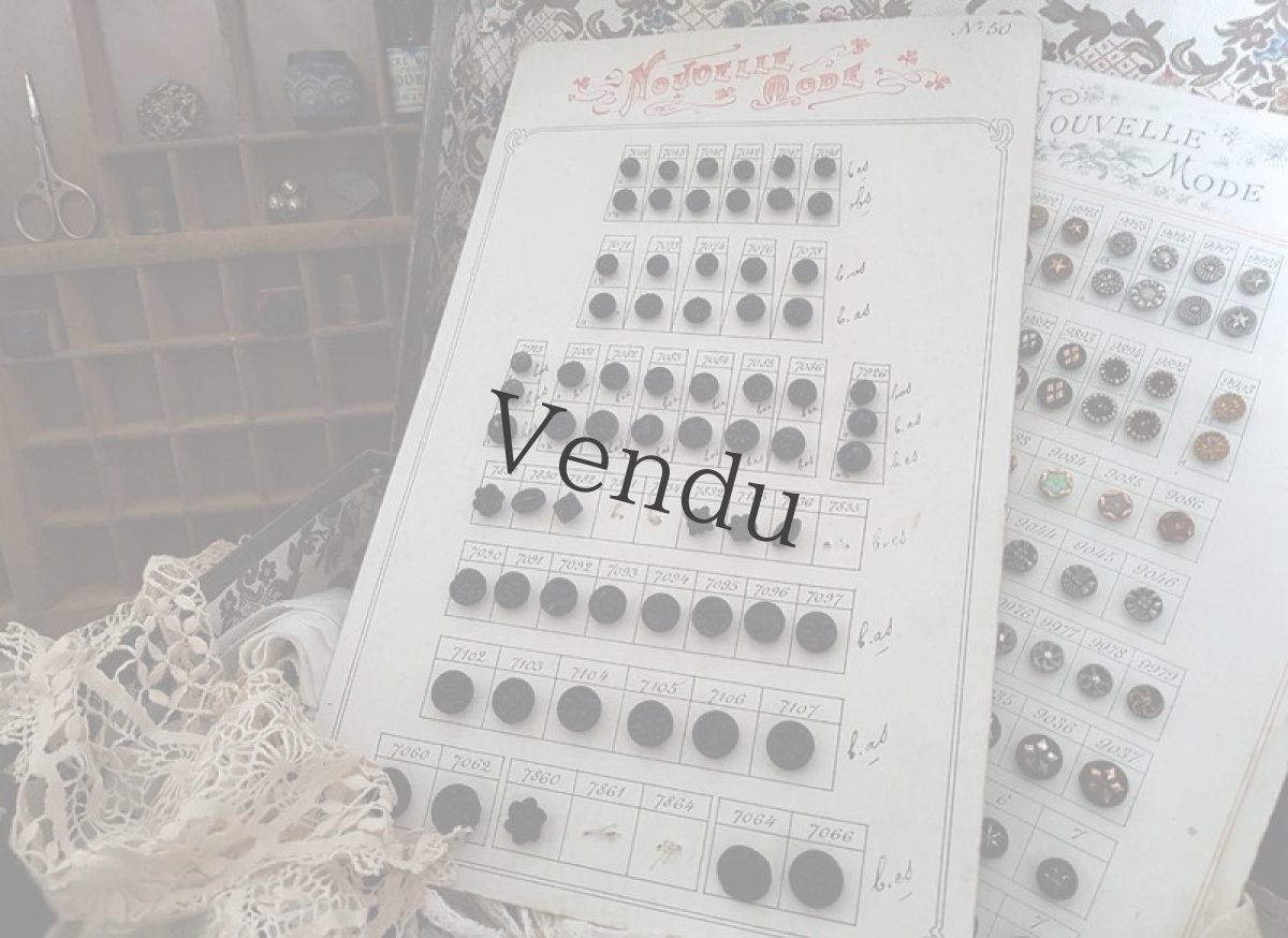 画像15: フランス 19世紀末 フレンチジェットボタンシート 75個 (15)