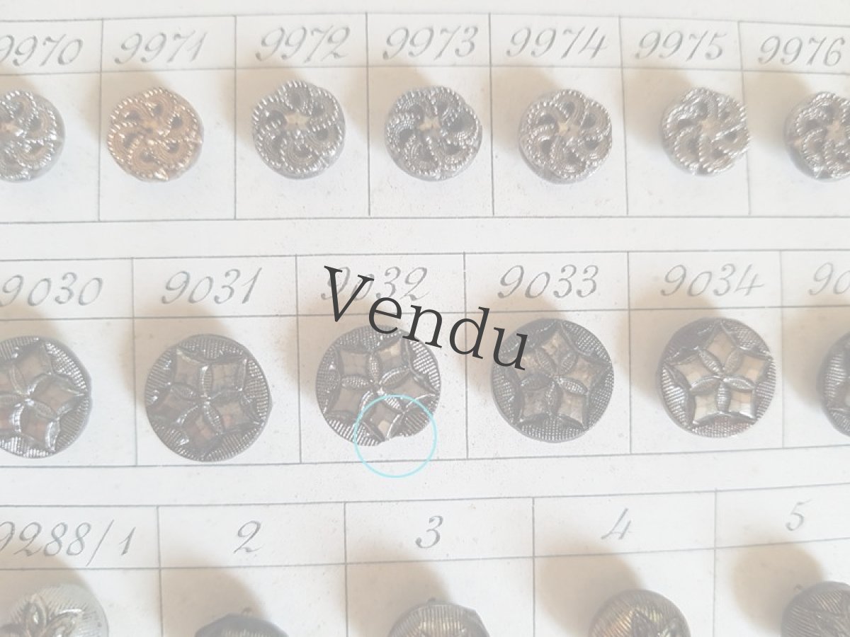 画像16: フランス 19世紀末 金彩・銀彩のフレンチジェットボタンシート 85個 (16)