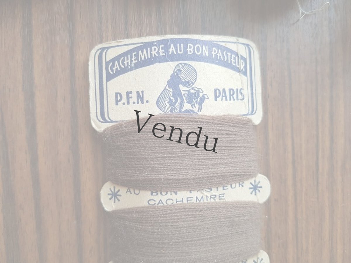 画像2: アンティーク　紙製糸巻き　カシミア　マロン (2)