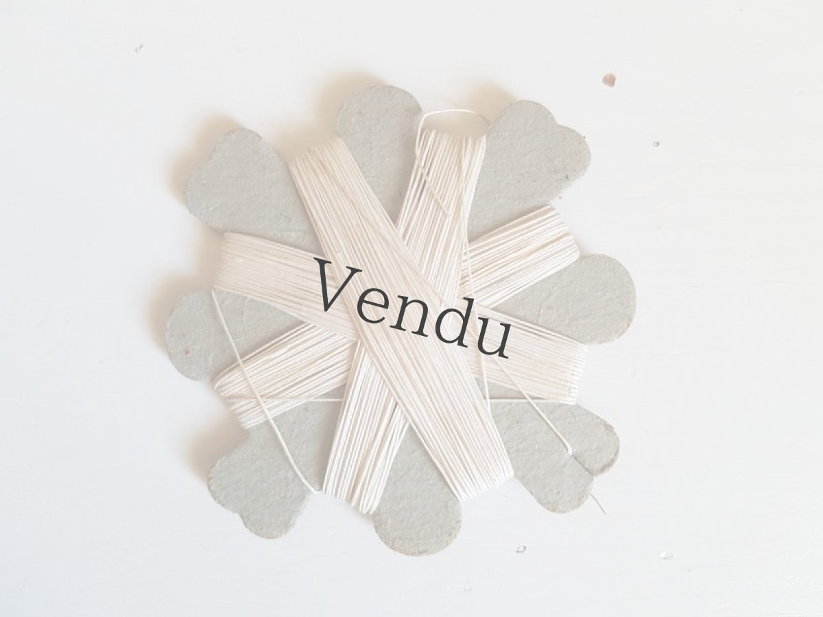 画像4: アンティーク　鈴蘭のリネン糸巻き100 (4)