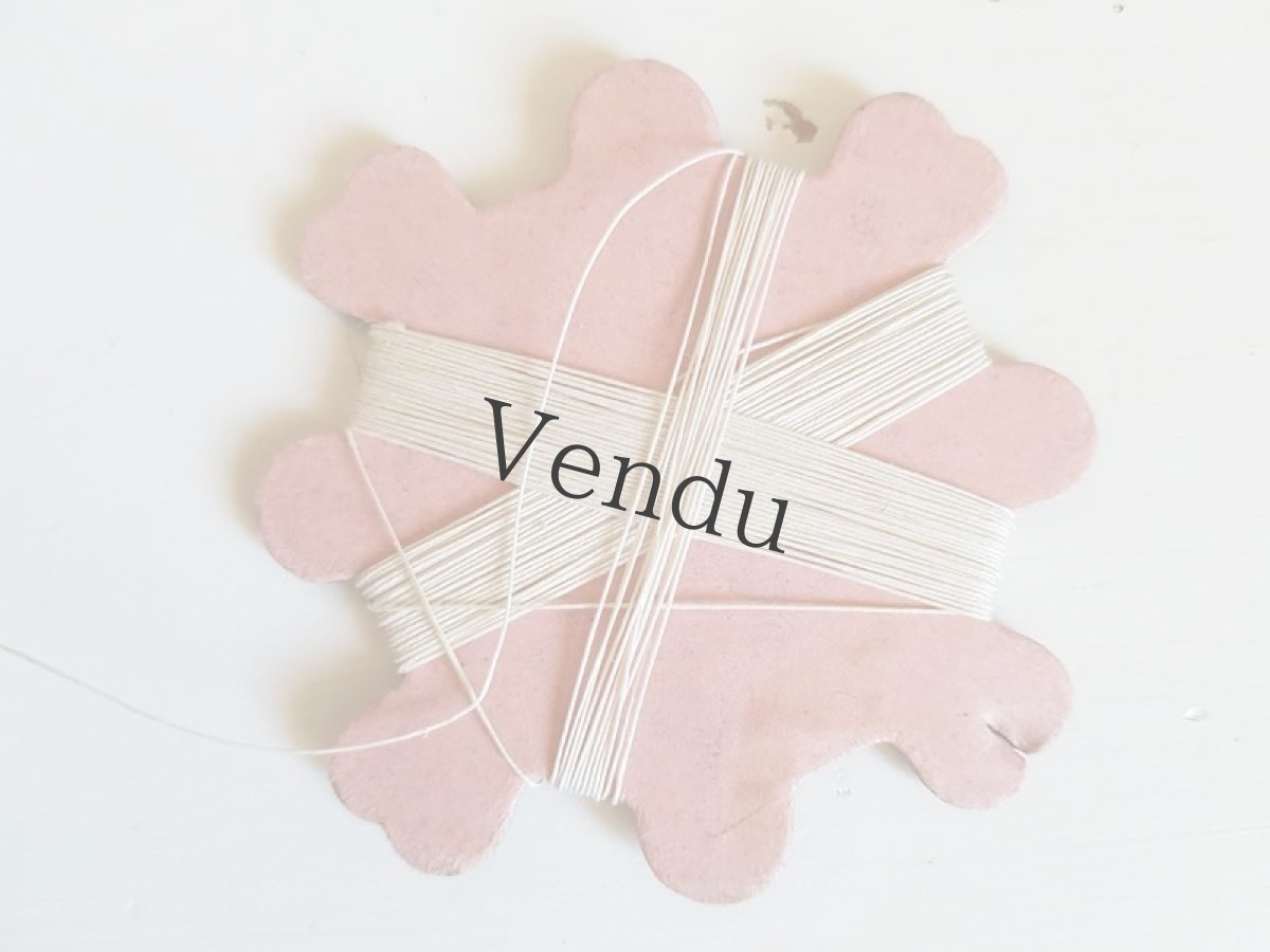 画像4: アンティーク　鈴蘭のリネン糸巻き120 (4)