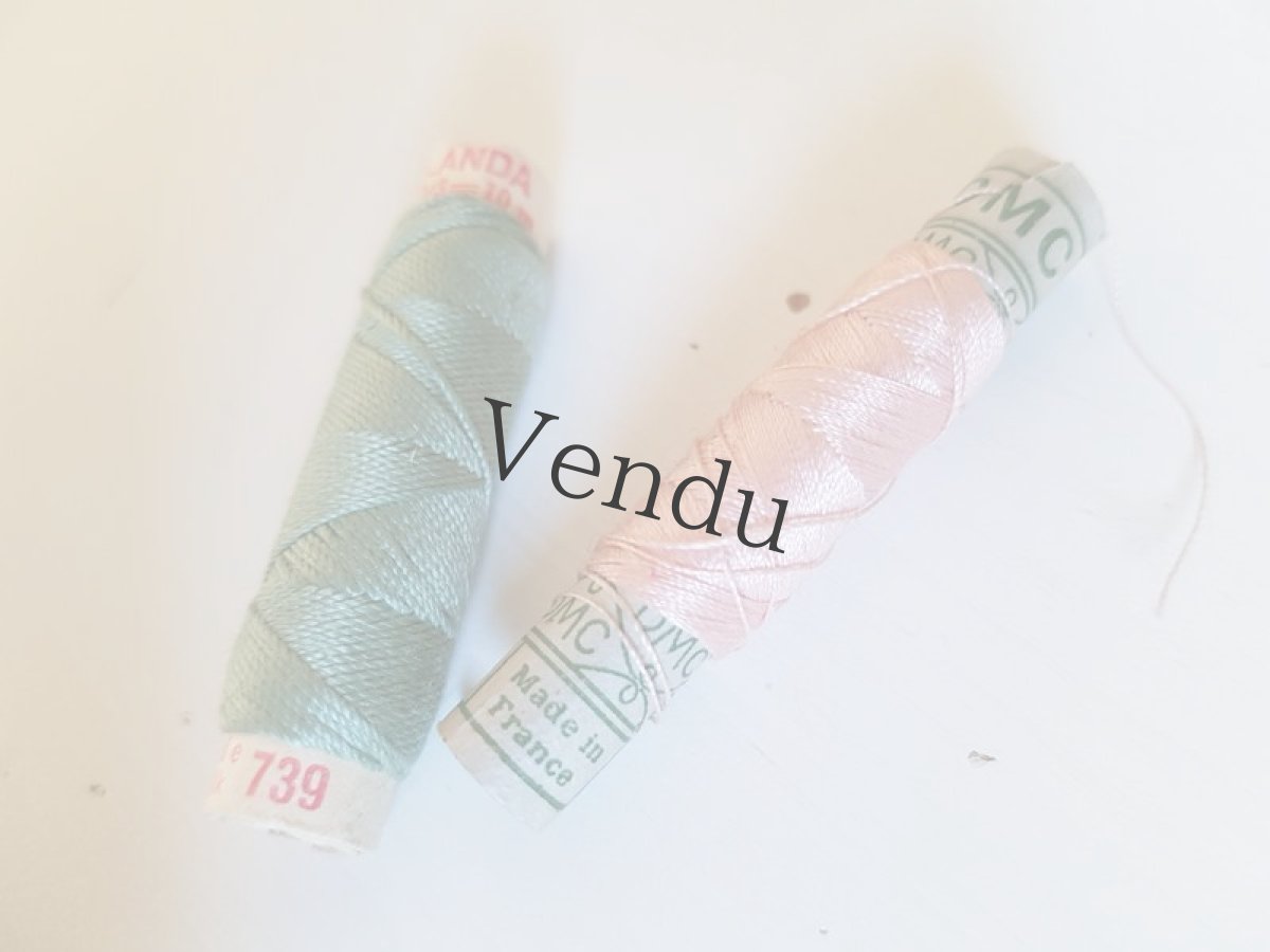 画像2: アンティーク　筒状糸巻き　絹糸混の２色セット (2)