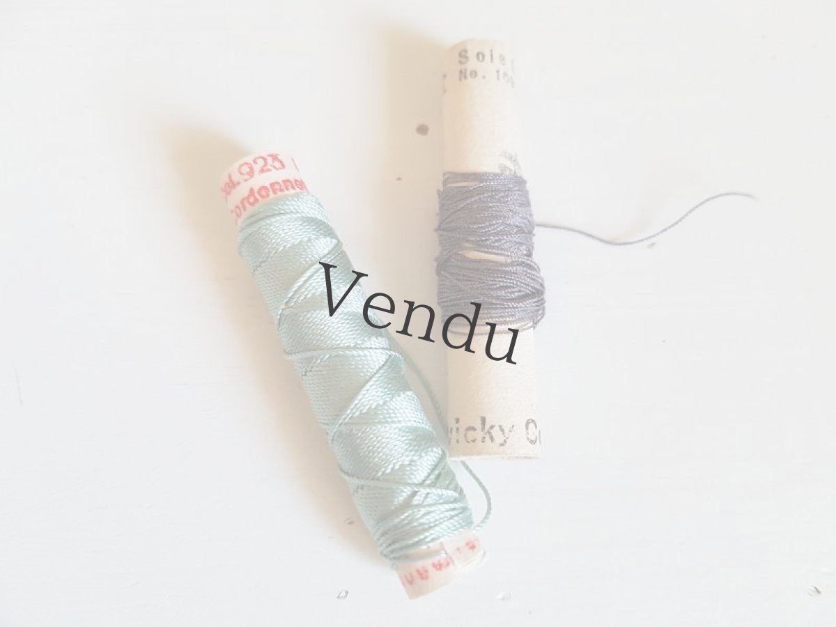 画像4: アンティーク　筒状糸巻き　絹糸混の２色セット (4)