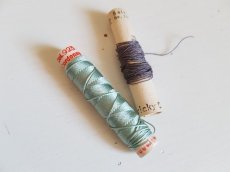 画像3: アンティーク　筒状糸巻き　絹糸混の２色セット (3)