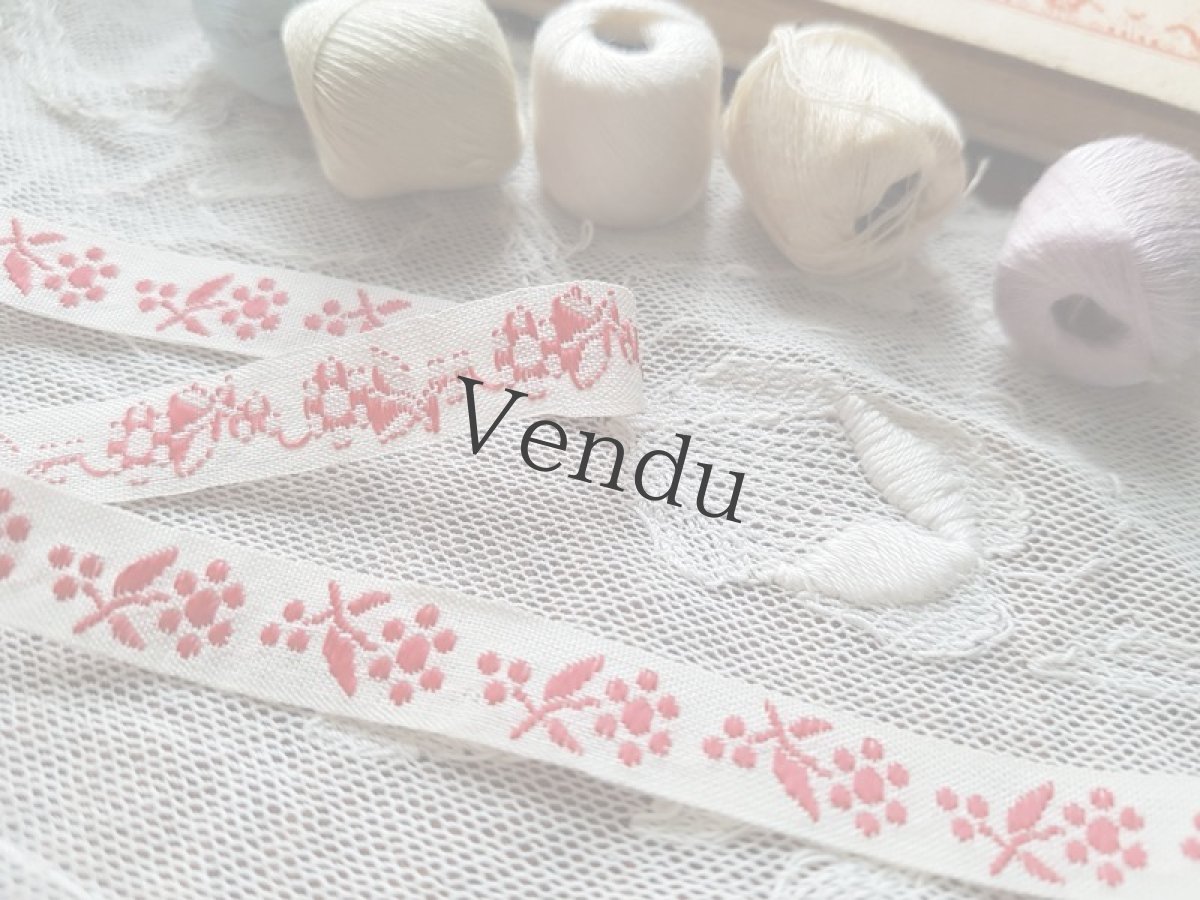 画像4: ヴィンテージ　赤いお花の刺繍リボン　糸巻き台紙つき (4)