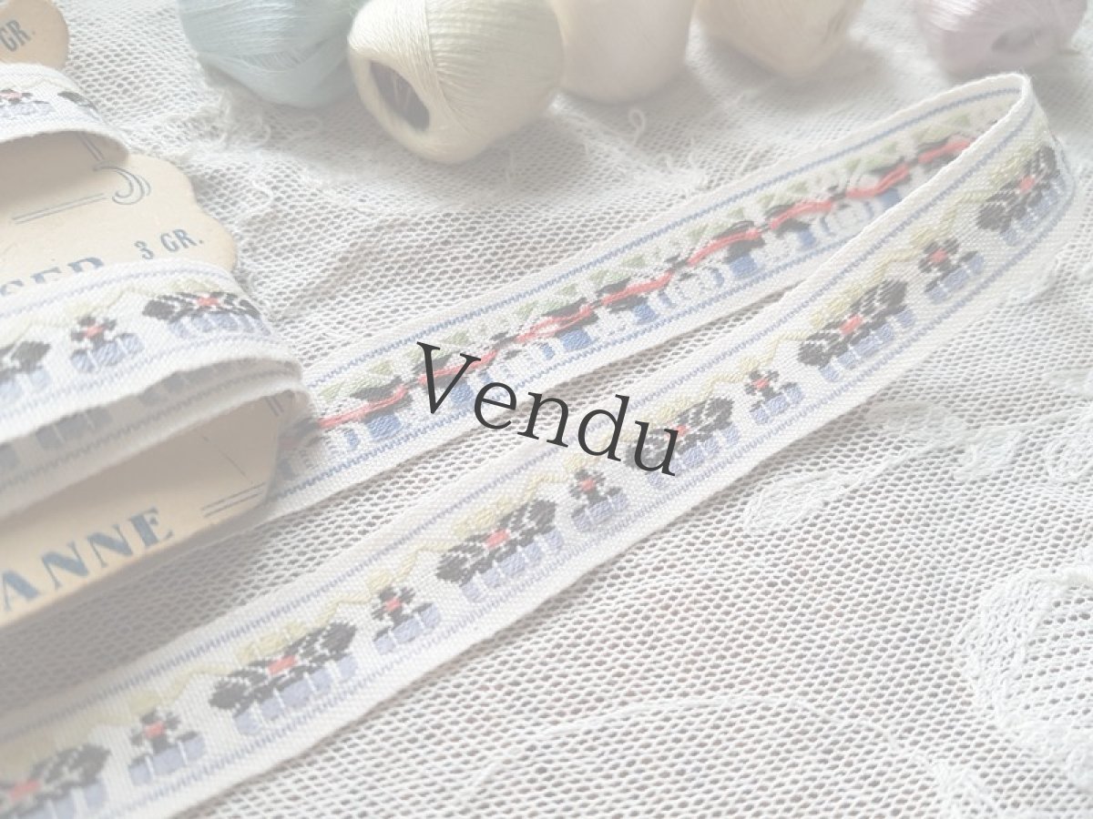 画像3: ヴィンテージ　個性的なデザインの刺繍リボン　糸巻き台紙つき (3)