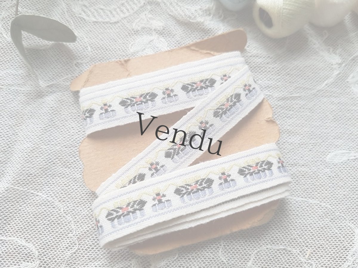 画像4: ヴィンテージ　個性的なデザインの刺繍リボン　糸巻き台紙つき (4)