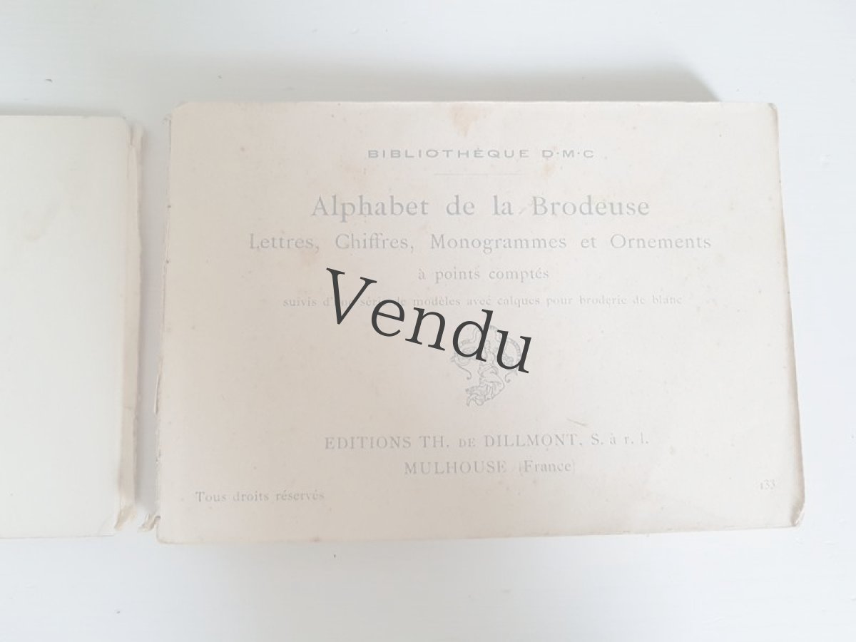 画像2: フランスアンティーク　DMC 刺繍アルファベット図案集 ALPHABET DE LA BRODEUSE (2)