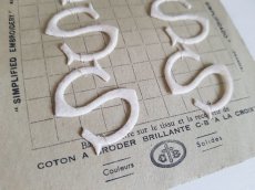 画像2: フランスアンティーク　カルティエ＝ブレッソン刺繍用モノグラムシート「S」 (2)