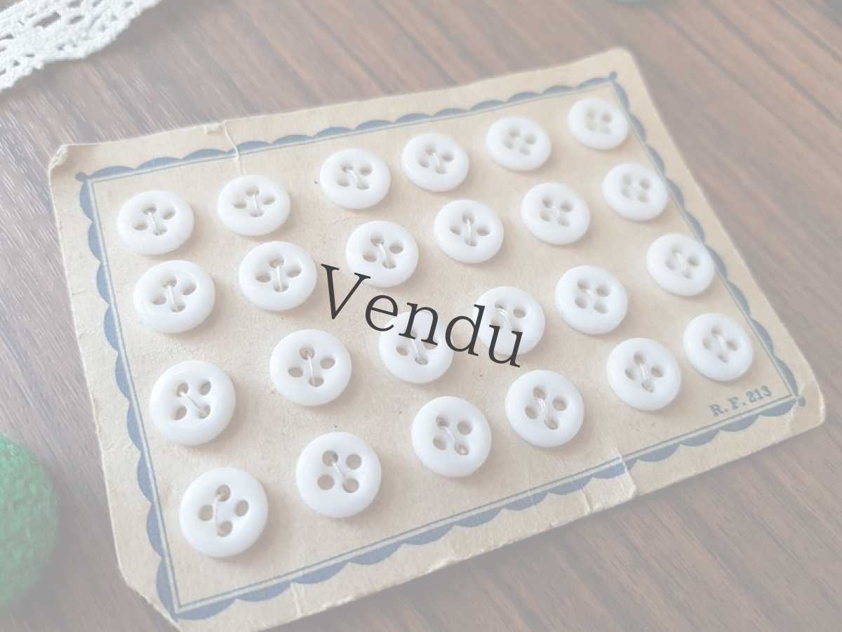 画像2: フランスヴィンテージ　ミルクガラスボタンシート8mm (2)