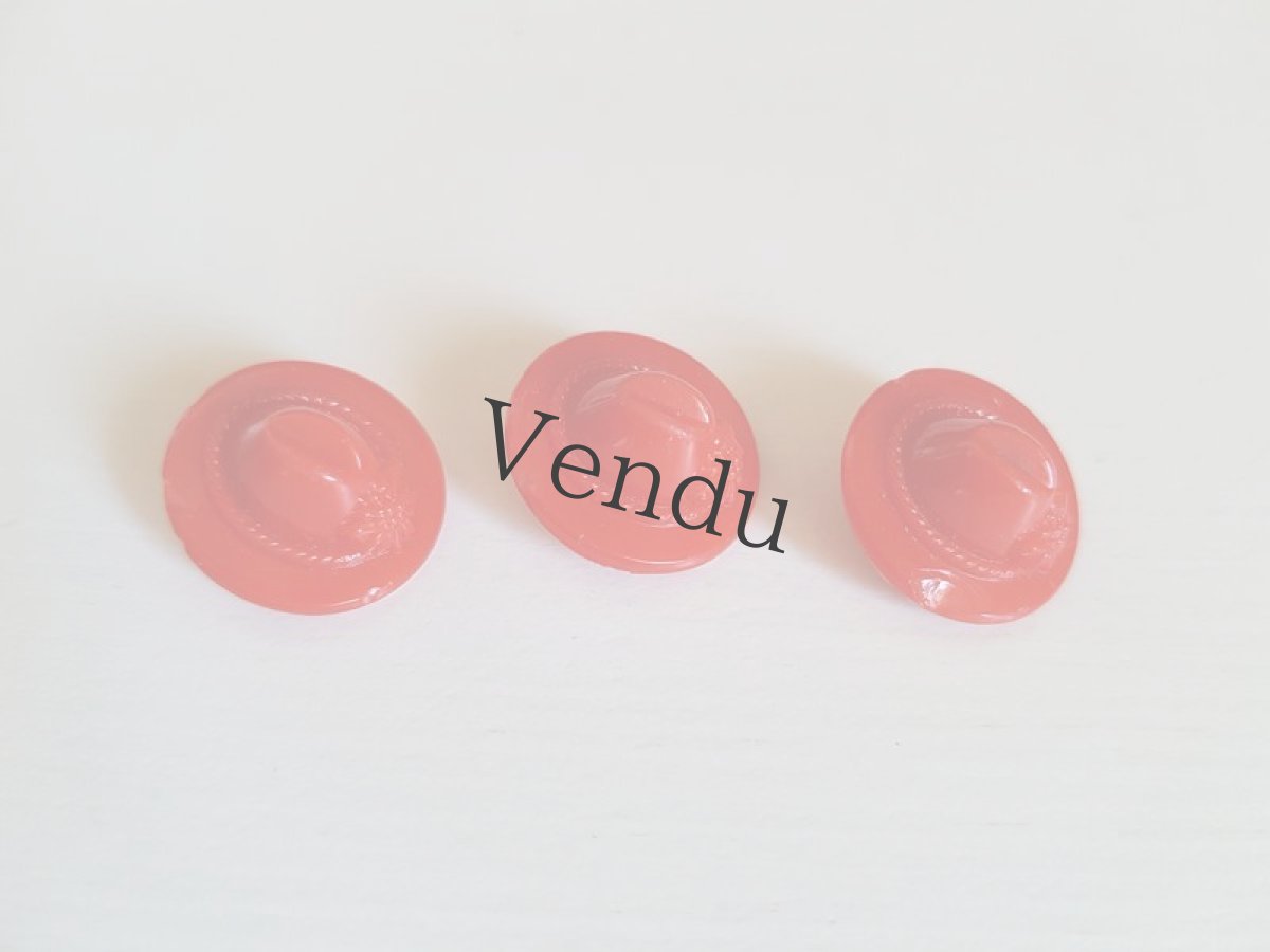 画像2: フランスヴィンテージ　赤い帽子のガラスボタン　３個セット (2)