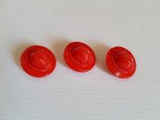 画像2: フランスヴィンテージ　赤い帽子のガラスボタン　３個セット (2)