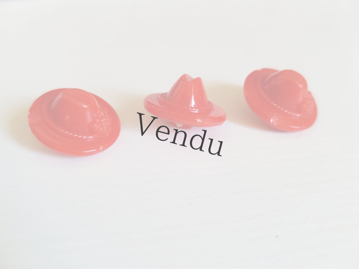 画像3: フランスヴィンテージ　赤い帽子のガラスボタン　３個セット (3)