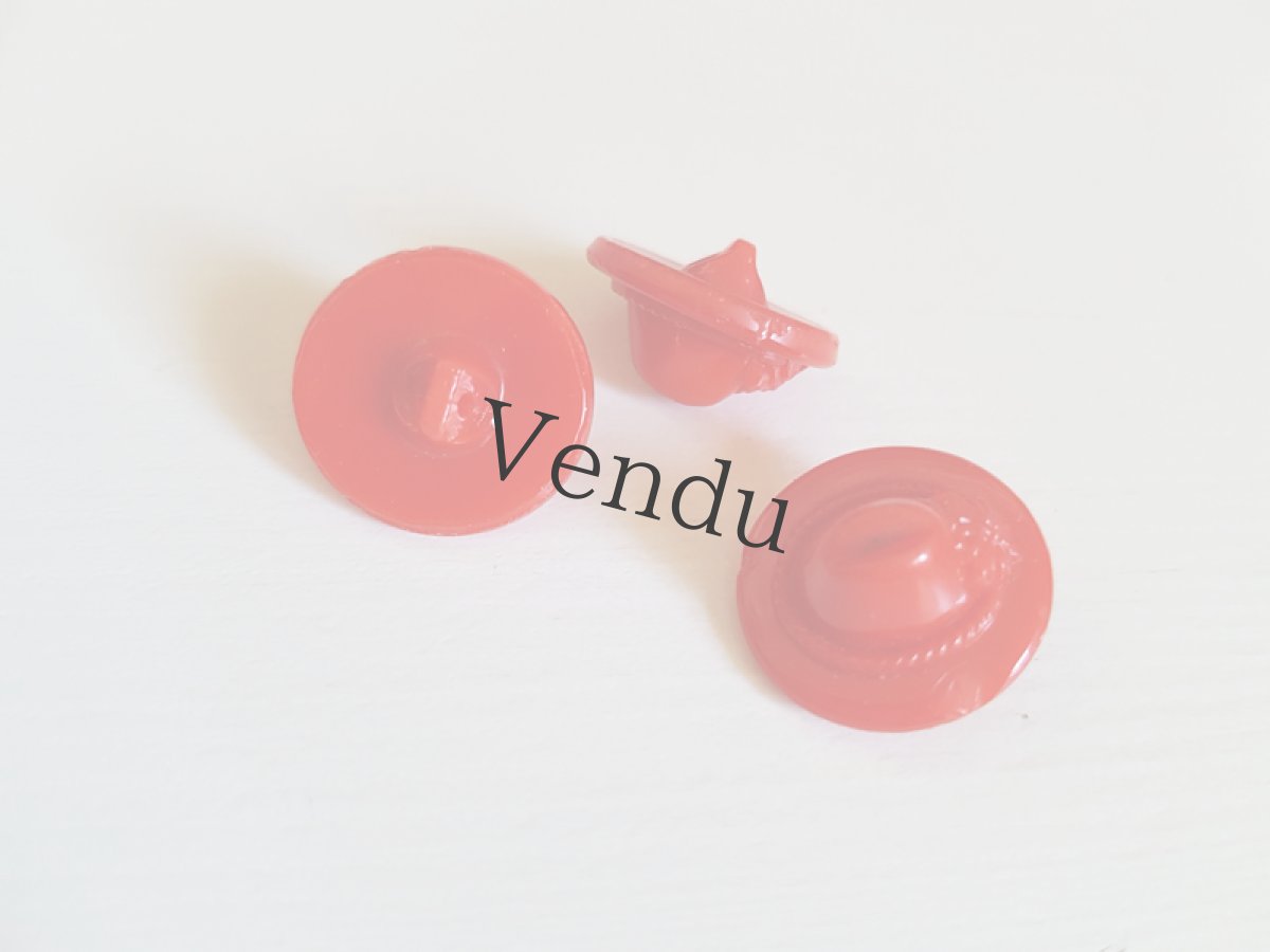 画像8: フランスヴィンテージ　赤い帽子のガラスボタン　３個セット (8)