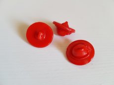 画像8: フランスヴィンテージ　赤い帽子のガラスボタン　３個セット (8)