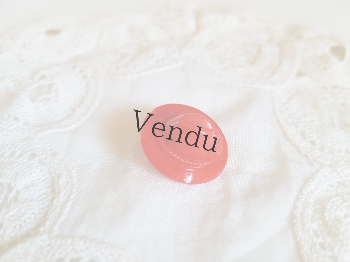 画像4: フランスヴィンテージ　赤い帽子のガラスボタン　３個セット (4)