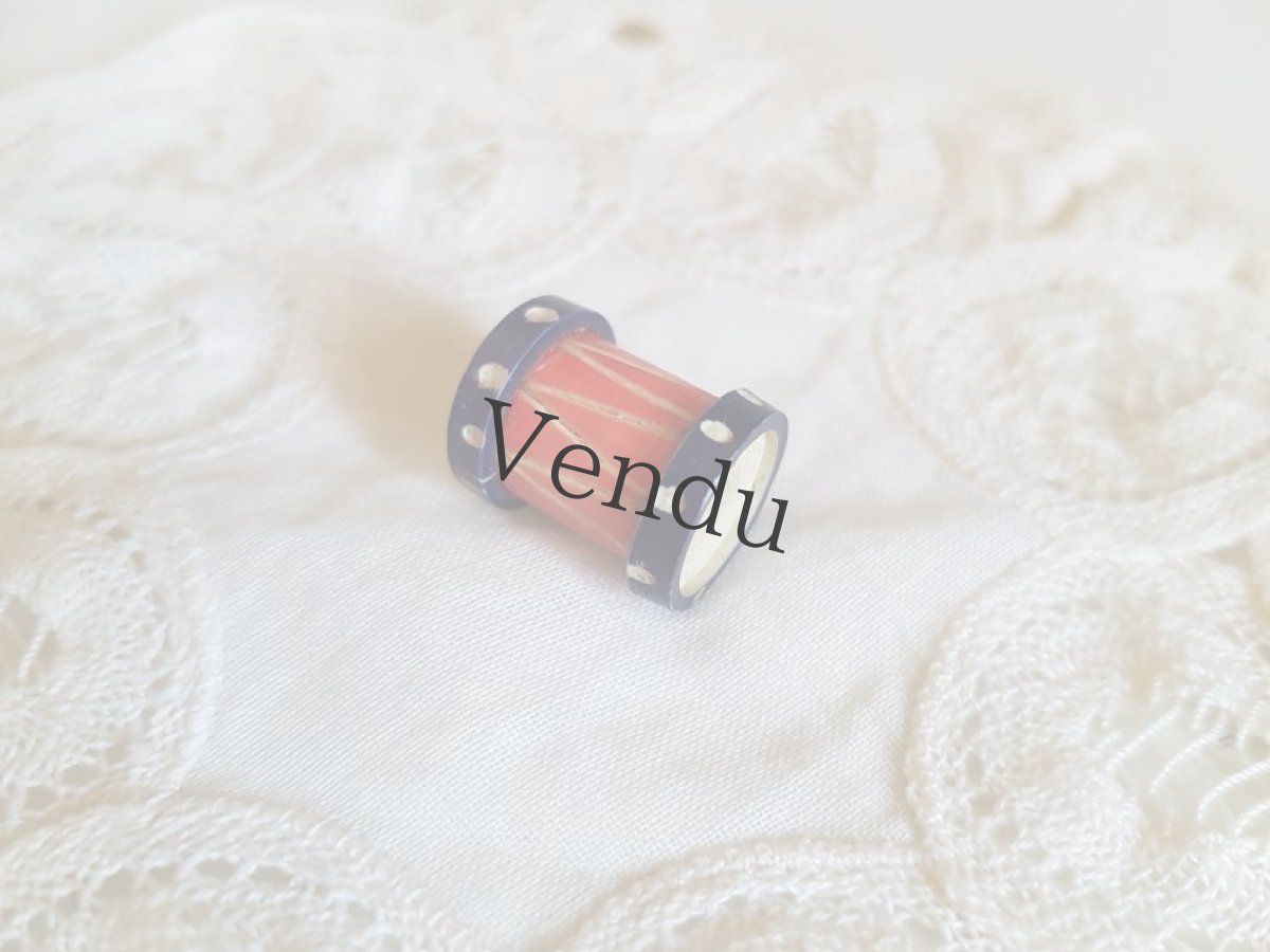 画像4: フランスヴィンテージ　楽しげな様子の陶器ボタン　４個セット (4)