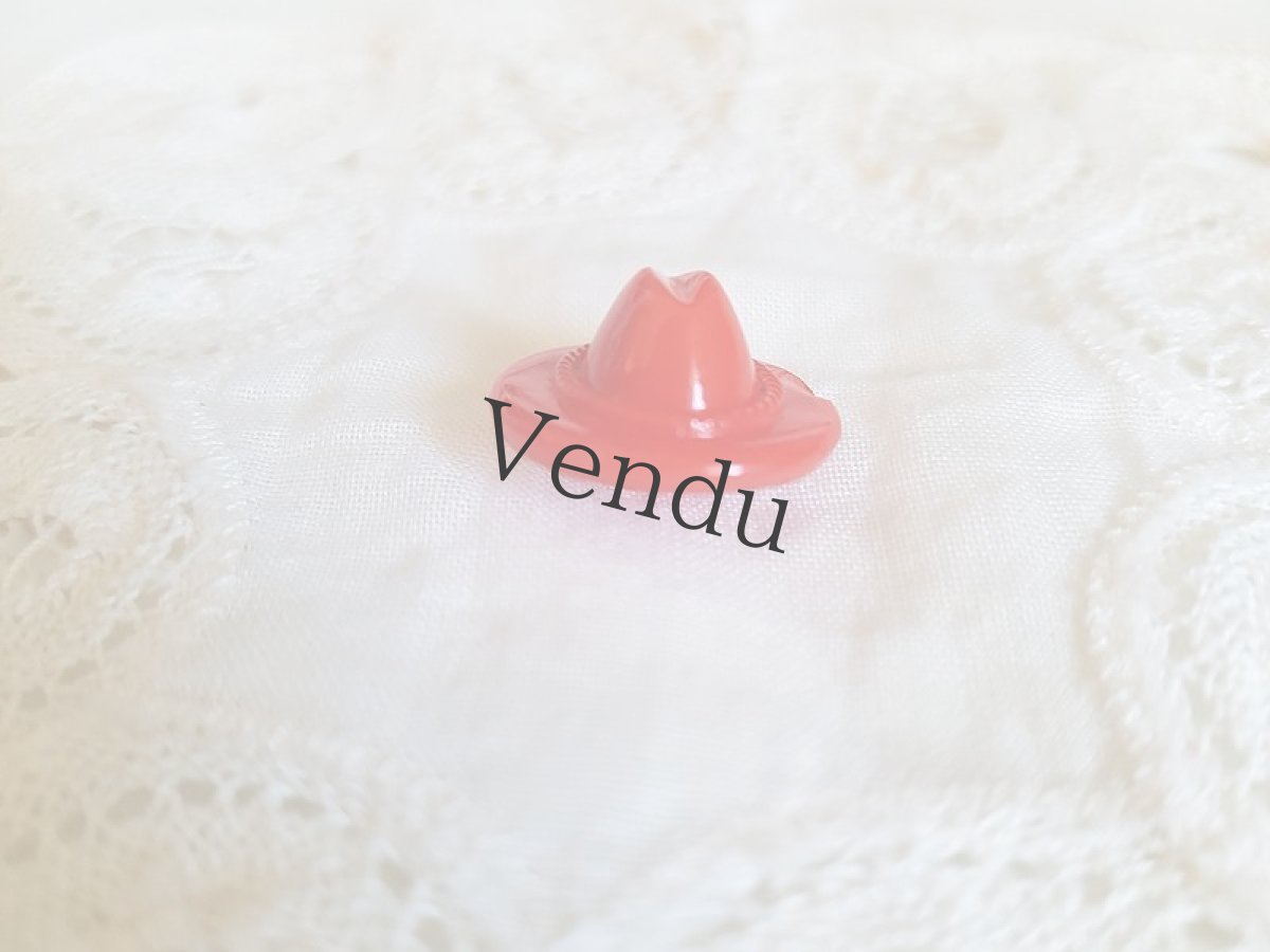 画像5: フランスヴィンテージ　赤い帽子のガラスボタン　３個セット (5)