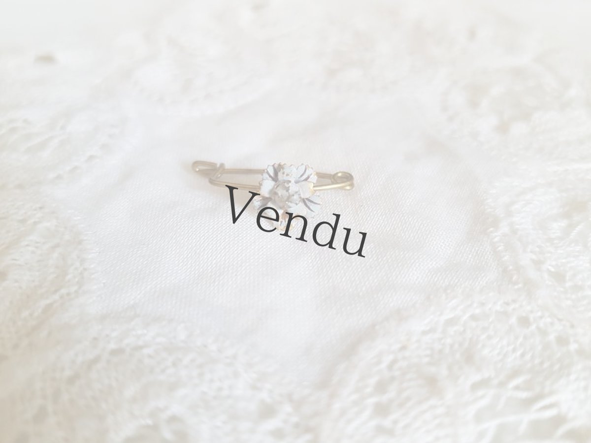 画像2: フランスアンティーク　お花のピン　グレー (2)