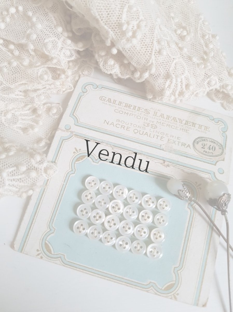 画像9: フランスアンティーク　GALERIES LAFAYETTEのドール用貝ボタンシート (9)