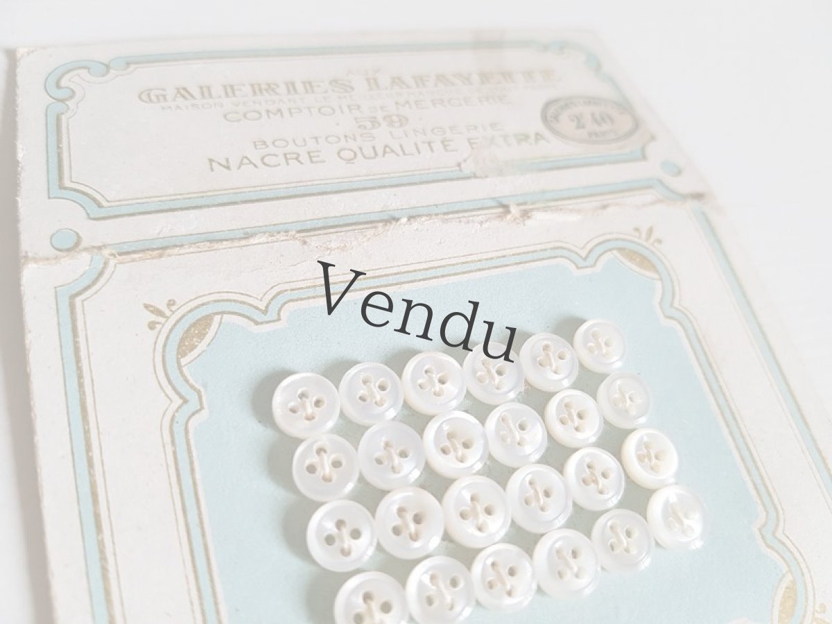 画像2: フランスアンティーク　GALERIES LAFAYETTEのドール用貝ボタンシート (2)