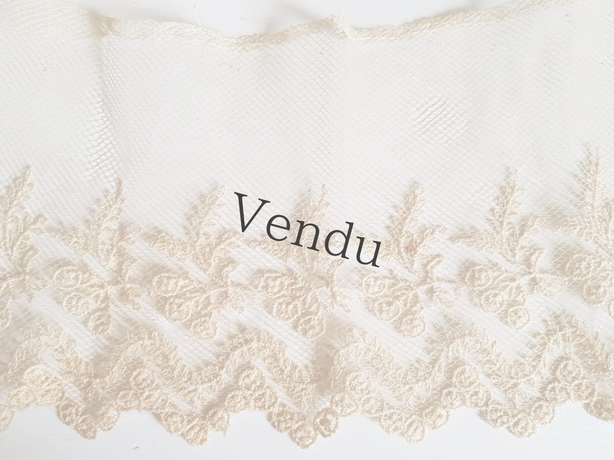 画像4: フランスアンティーク　チュール刺繍レースの端切れ (4)