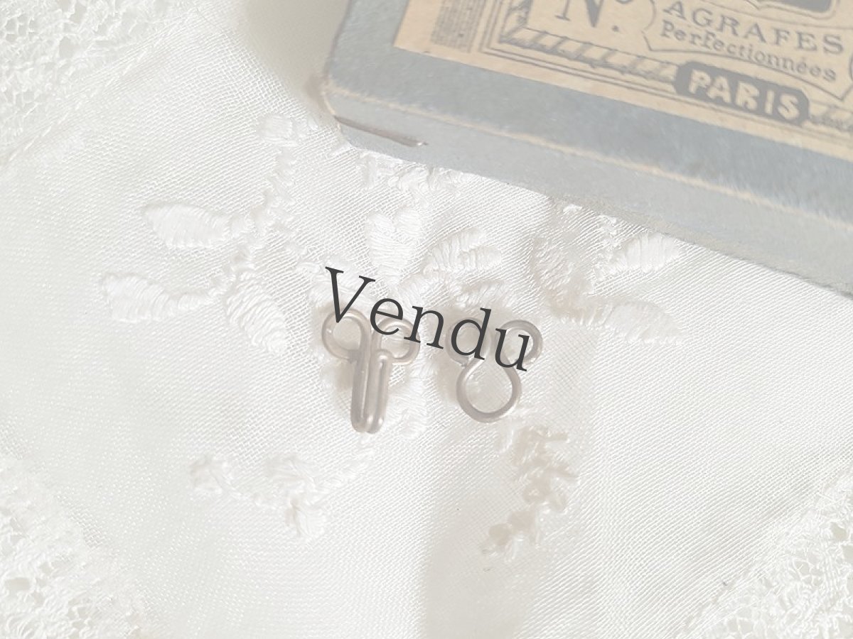 画像4: フランスアンティーク　ちいさなホックとその箱 (4)