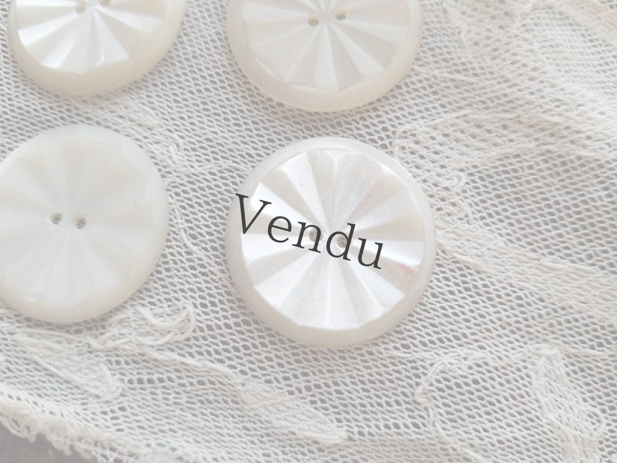 画像8: フランスアンティーク　きれいなカットの貝ボタン22mm ４個セット (8)