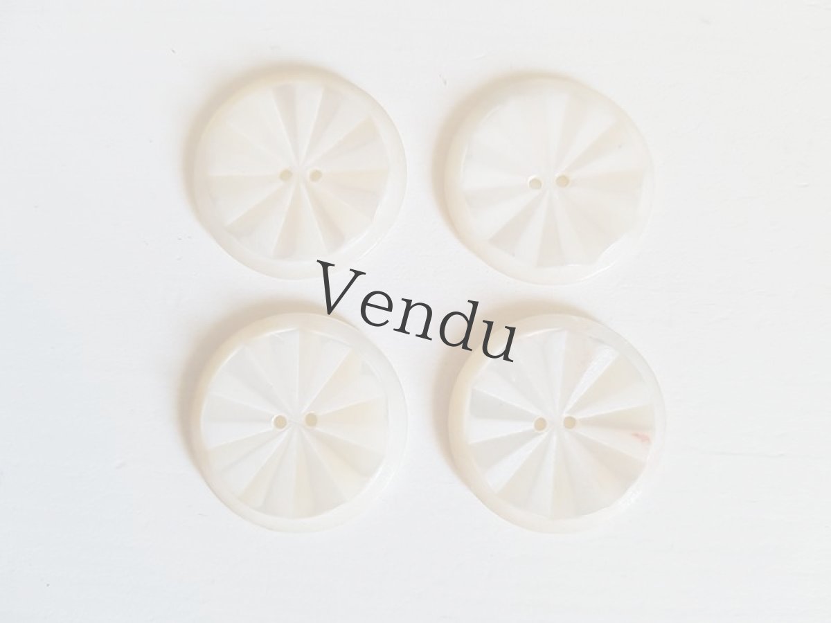 画像5: フランスアンティーク　きれいなカットの貝ボタン22mm ４個セット (5)