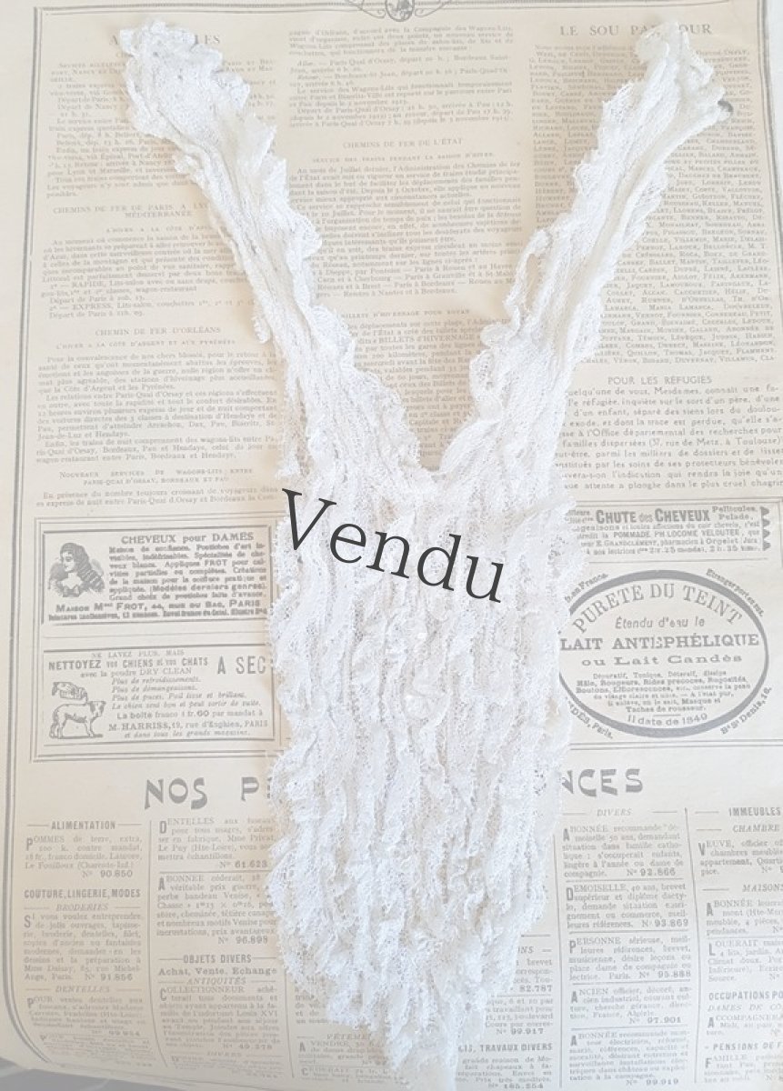 画像4: フランスアンティーク　ガラスボタンつきのジャボ (4)