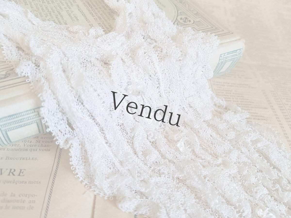 画像2: フランスアンティーク　ガラスボタンつきのジャボ (2)