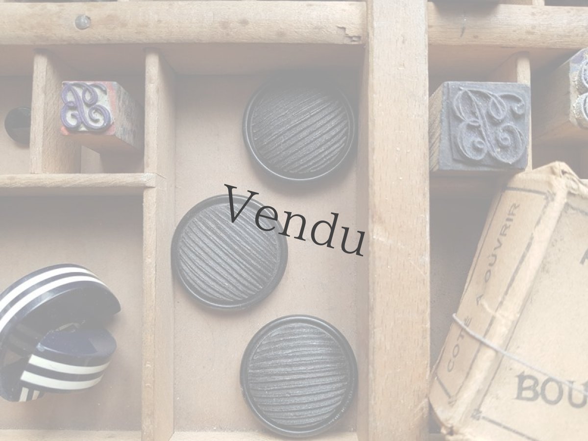 画像6: フランスヴィンテージ　シックな黒いボタン34mm 3個セット (6)