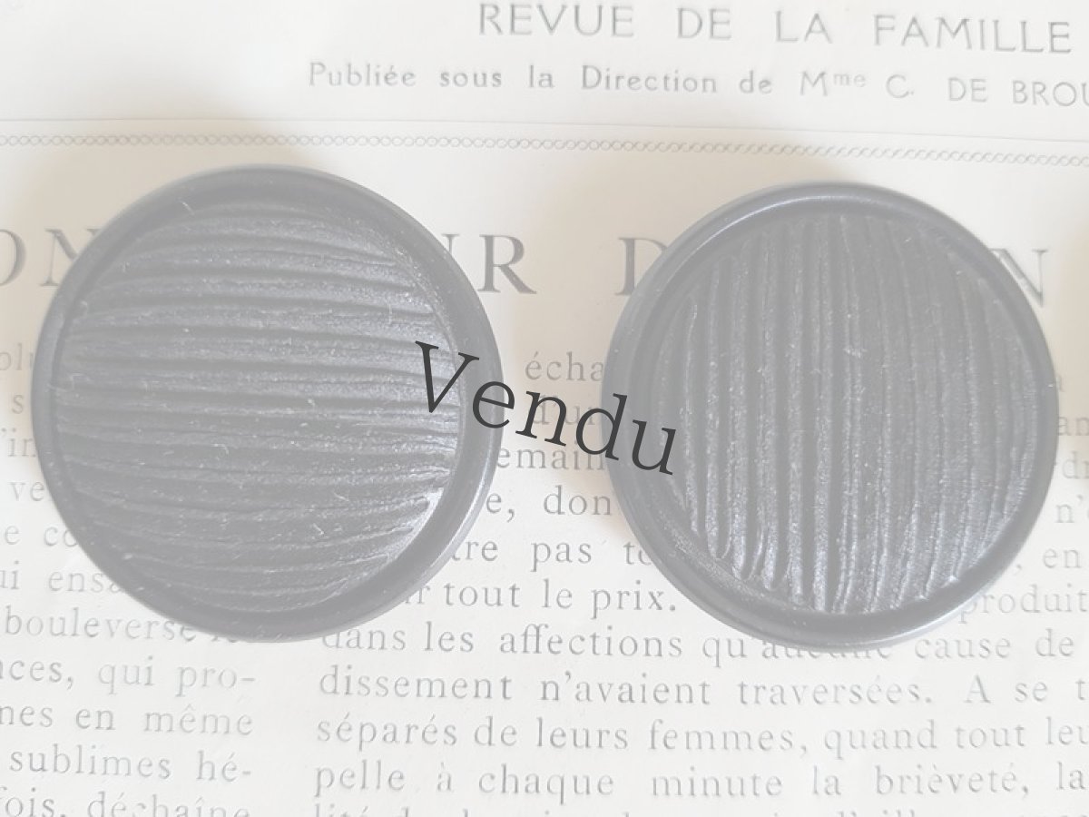 画像3: フランスヴィンテージ　シックな黒いボタン34mm 3個セット (3)